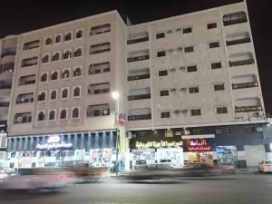 a large building at night with cars in front of it at فندق ديوان اليمامة in Taif