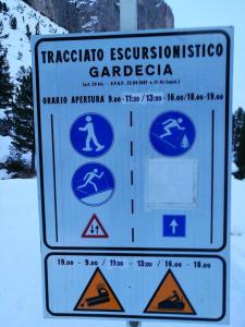 Rifugio Stella Alpina Spiz Piaz per escursionisti v zimě