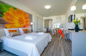 Postel nebo postele na pokoji v ubytování Incognito Creta Luxury Suites and More