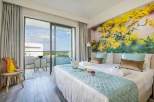 Postel nebo postele na pokoji v ubytování Incognito Creta Luxury Suites and More + 37 fotografií