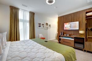 Cama ou camas em um quarto em Hôtel Uville Montréal