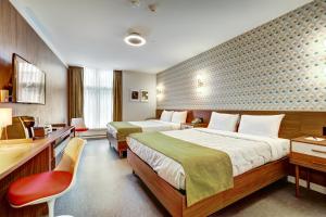 Cama ou camas em um quarto em Hôtel Uville Montréal