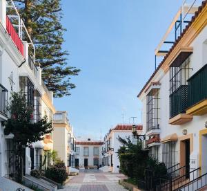 Foto de la galería de Chipiona/casa adosada/céntrico+playa/5plazas/garaje/ en Chipiona