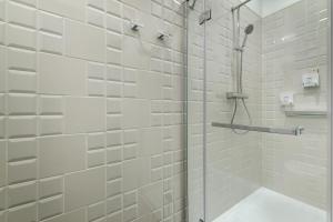 Um banheiro em Hôtel Uville Montréal