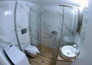 Ένα μπάνιο στο IRRESISTABLE STUDIO IN THE HEART OF XANTHI