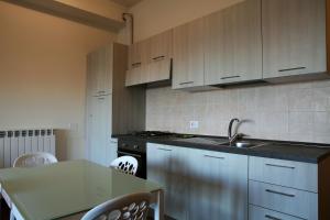 Appartamenti Azzurriにあるキッチンまたは簡易キッチン