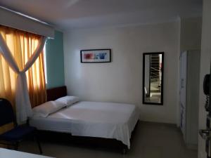 A bed or beds in a room at Hotel Rodadero Real