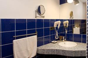 
A bathroom at La Casa Azul de Villaconejo
