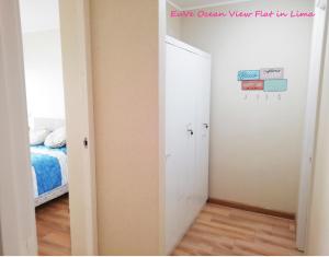 EuVe Ocean View Flat in Lima客房内的一张或多张床位