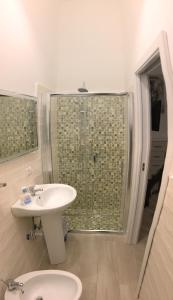 Phòng tắm tại Casa Theodor B&B