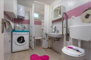 Fotografie z fotogalerie ubytování ECO APARTMENT NIK A2+2 FOR 4 PAX IN THE NATURAL ENVIRONMENT OF POREC v destinaci Nova Vas