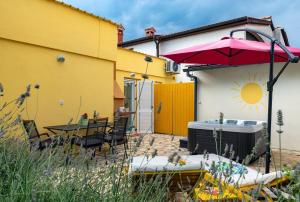 Fotografie z fotogalerie ubytování ECO APARTMENT NIK A2+2 FOR 4 PAX IN THE NATURAL ENVIRONMENT OF POREC v destinaci Nova Vas