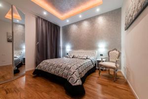 Postel nebo postele na pokoji v ubytování FASHION APARTMENT SILVER Bologna