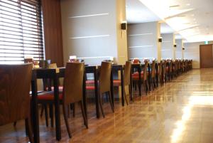 登别石水亭温泉酒店餐厅或其他用餐的地方
