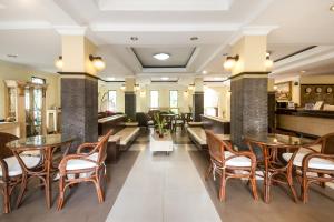 Seating area sa Cebu Hilltop Hotel