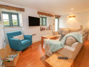 
a living room filled with furniture and a couch at Lantern Cottage, Padstow in Padstow
