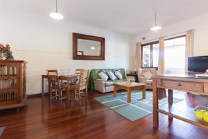 Gallery image of B8 Crawley Apartment 1 BRM & Sleepout near UWA in Perth