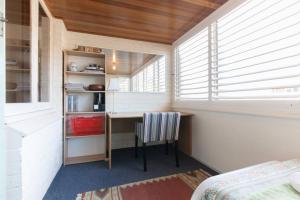 Ein Bett oder Betten in einem Zimmer der Unterkunft B8 Crawley Apartment 1 BRM & Sleepout near UWA
