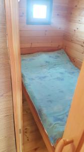 Postel nebo postele na pokoji v ubytování Domki letniskowe u Janka