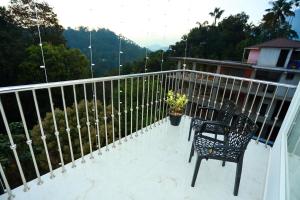 Balkon atau teras di CANDLE WOOD MUNNAR