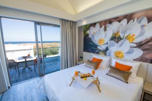 Postel nebo postele na pokoji v ubytování Incognito Creta Luxury Suites and More