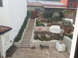 a small garden with stairs in a house at Al 17 in Sturno