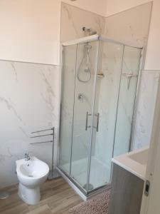 a bathroom with a glass shower and a toilet at Al 17 in Sturno
