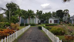 Κήπος έξω από το ร่มปาล์มรีสอร์ท สระบุรี Rompalm Saraburi