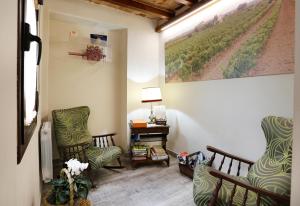 A seating area at Cal Vibo