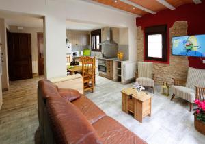 A kitchen or kitchenette at Cal Vibo