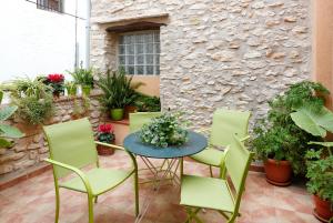 A garden outside Cal Vibo