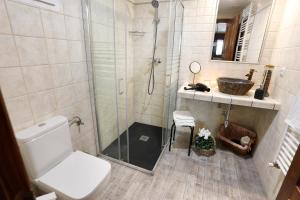 A bathroom at Cal Vibo Még 37 kép