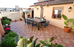 A balcony or terrace at Cal Vibo