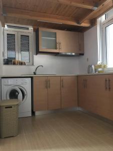 A kitchen or kitchenette at Villanova Rhodes Comfy Apartment