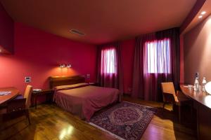 Postel nebo postele na pokoji v ubytování Hotel Due Platani