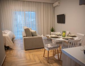 a kitchen and living room with a table and chairs at IRRESISTABLE STUDIO IN THE HEART OF XANTHI in Xanthi