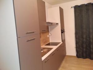 Kuchyň nebo kuchyňský kout v ubytování House apartments Ariamare