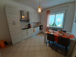 Kuchyňa alebo kuchynka v ubytovaní Saglia Apartments