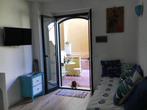 TV a/nebo společenská místnost v ubytování Taormina Stationhouse