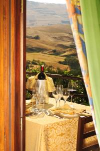 a table with wine glasses and a bottle of wine at Villa Dafne in Alia