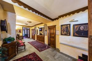 TV a/nebo společenská místnost v ubytování Hotel Jumeaux