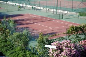 Tenis a/nebo squash v ubytování TH Cinisi - Florio Park Hotel nebo okolí