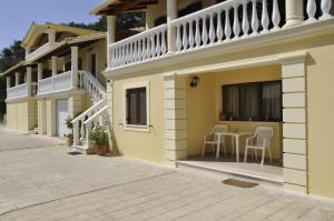 Balkón nebo terasa v ubytování Corfu Maisonettes Anemouri - San George Apartments