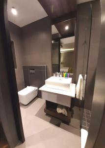 Ванна кімната в Copperwood Hotel and Conferencing