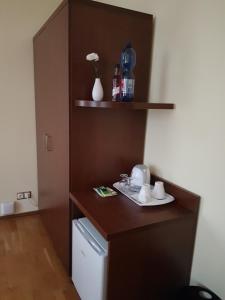 a room with a kitchen with a counter and a shelf at Hotel-Villa Lalee in Dresden