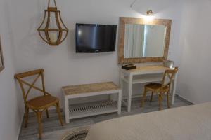 TV a/nebo společenská místnost v ubytování Rafael Hotel-Adults Only