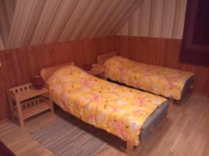 Llit o llits en una habitació de Järvesilma Tourism Farm