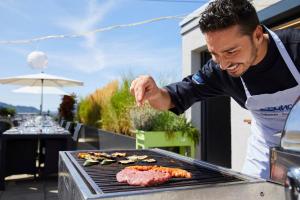 Kemudahan BBQ tersedia untuk tetamu di hotel