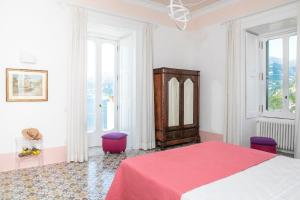 Un pat sau paturi într-o cameră la Villa Scarlato