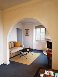 a living room with a couch and a table at Casa do Arco in Sintra